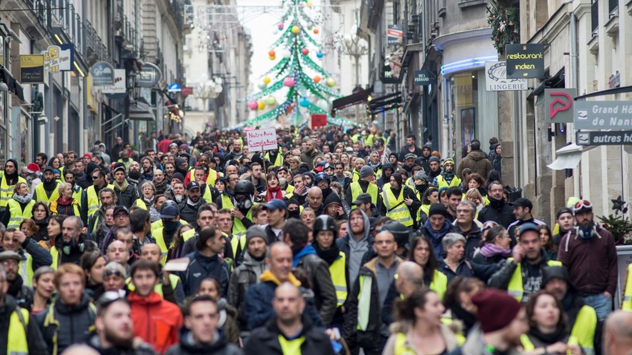 Finalement, les manifestants se sont retrouvés à Montmartre, d'où est parti un cortège de plusieurs centaines de personnes.