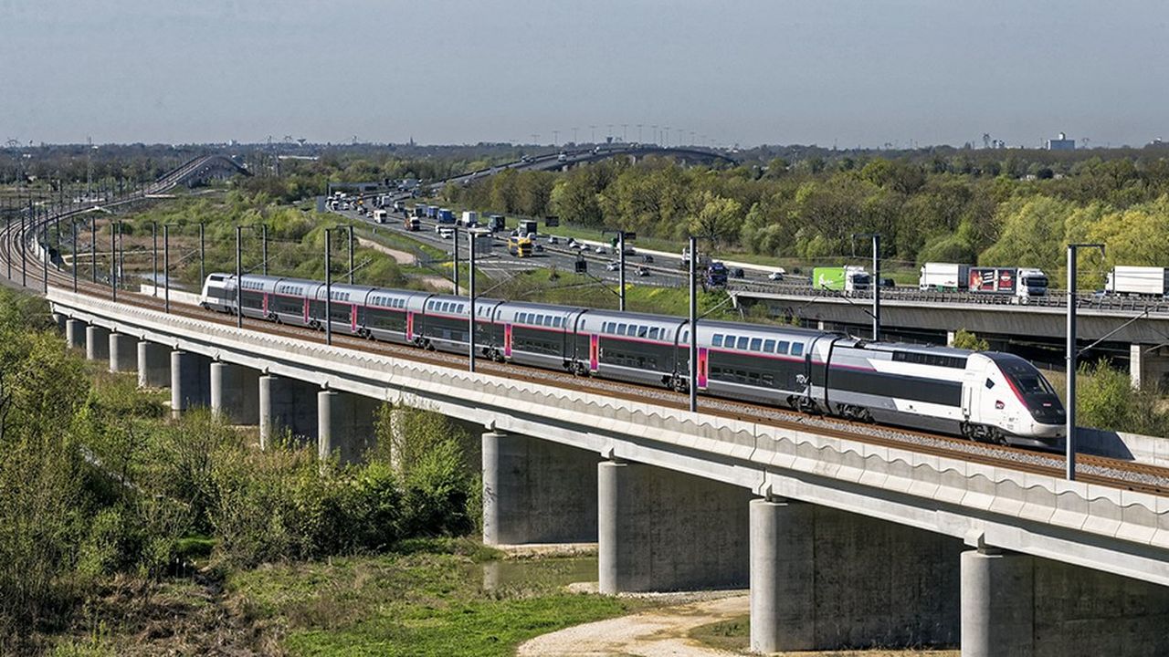 Porté par le rebond spectaculaire de l'activité TGV, le bénéfice net récurrent de SNCF Mobilités a atteint le montant jamais vu de 895 millions d'euros. Calculé sur la nouvelle base des 60 %, le dividende à verser à SNCF Réseau atteint donc lui aussi des sommets, à 537 millions.