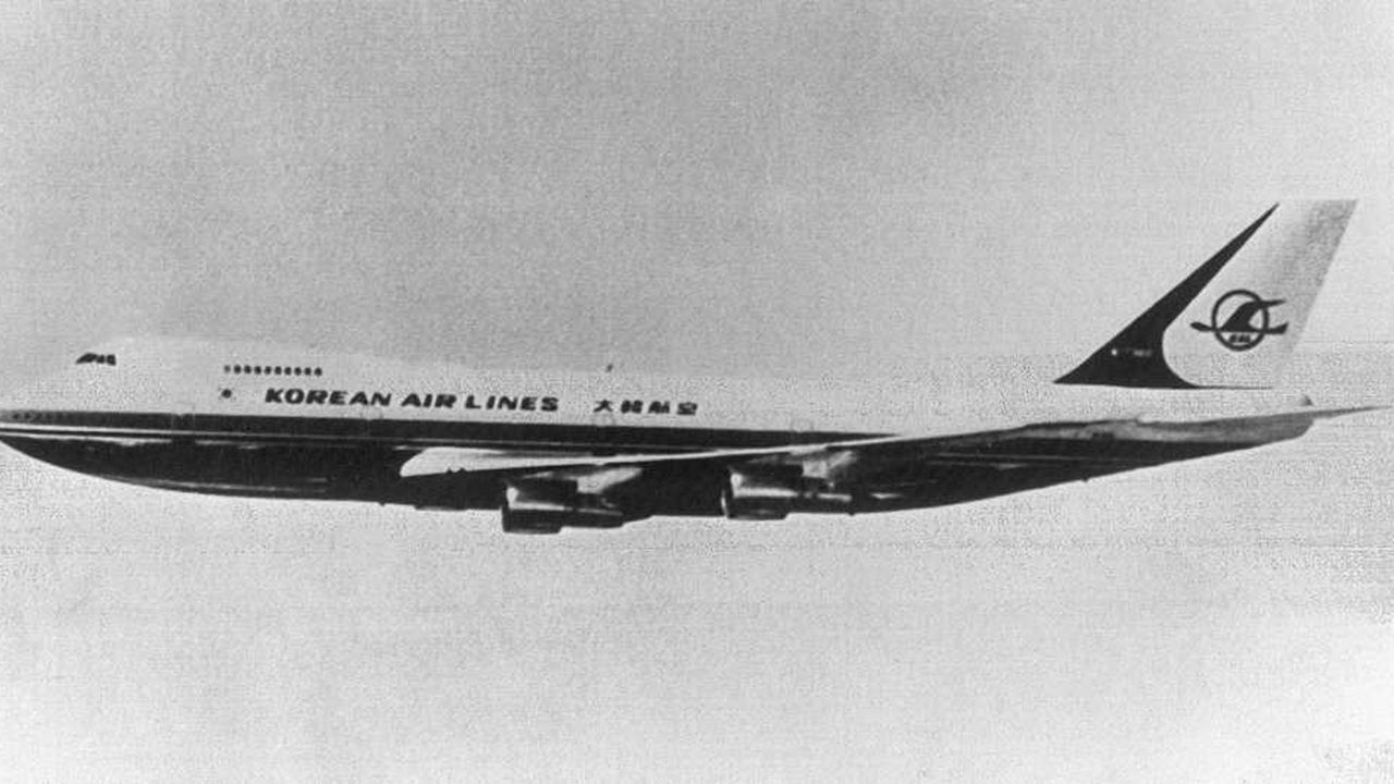 Самолет 1983. Боинг 747 над Сахалином 1983. Катастрофа Boeing 747 над Сахалином. 1983 Год южнокорейский Боинг-747. Корейский Боинг 1983.