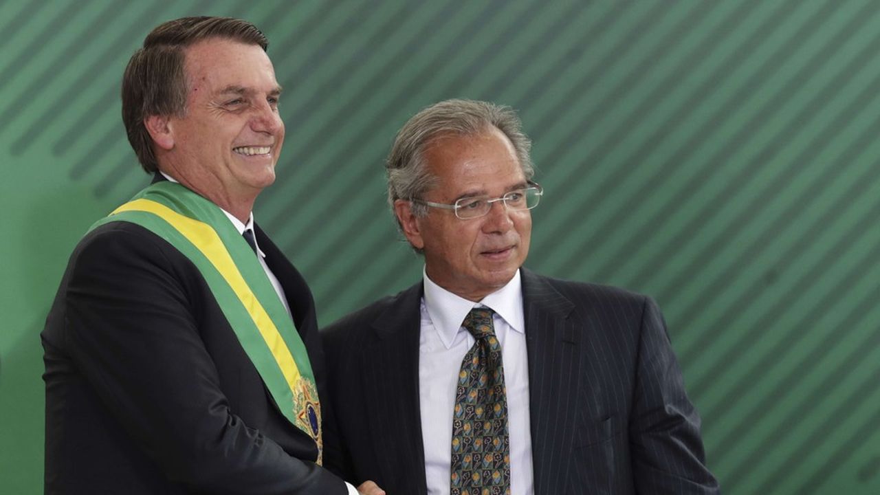 Le nouveau président brésilien Jair Bolsonaro accompagné de son ministre de l'Economie, Paulo Guedes