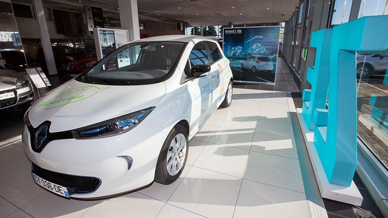 Dans l'Hexagone, la Renault Zoé pèse la moitié des ventes de voitures électriques.