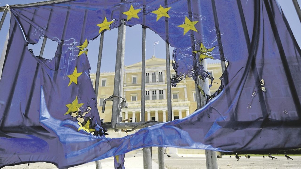 Le Drapeau De Lunion Européenne Brûlé à Athènes Les Echos - 