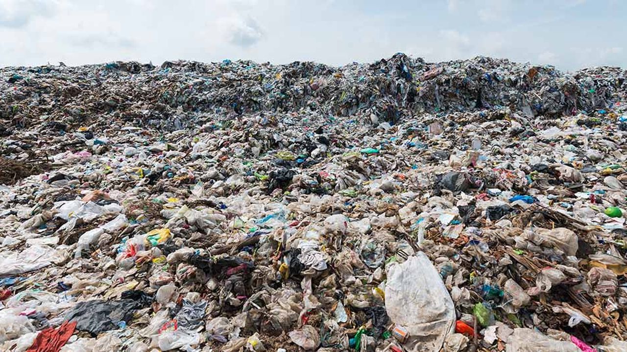 La feuille de route sur l'économie circulaire vise notamment à inciter les entreprises à incorporer 600.000 tonnes en matière plastique recyclées (MPR) dans leurs produits d'ici 2025.