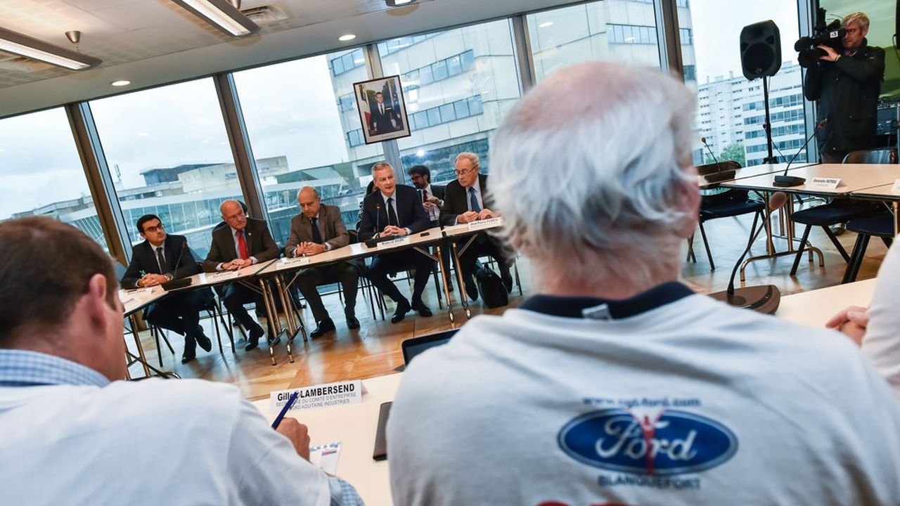 Bruno Le Maire et le président de la métropole de Bordeaux, Alain Juppé, le 15 octobre dernier, lors d'une rencontre avec les syndicats de Ford Blanquefort à la préfecture de Gironde.