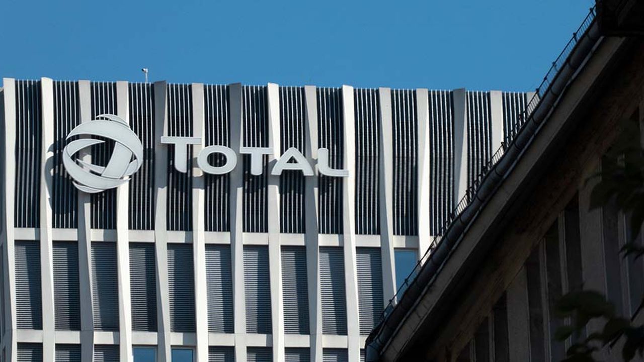 Total a reversé plus de 10 milliards d'euros à ses actionnaires l'an dernier, sous forme de dividendes et de rachats d'action. C'est le plus gros pourvoyeur, devant Sanofi et BNP Paribas.