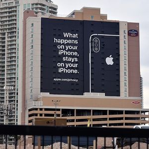 A Las Vegas, Apple s'est offert la façade d'un hôtel pour faire la publicité de ses bonnes pratiques en matière de confidentialité des données.