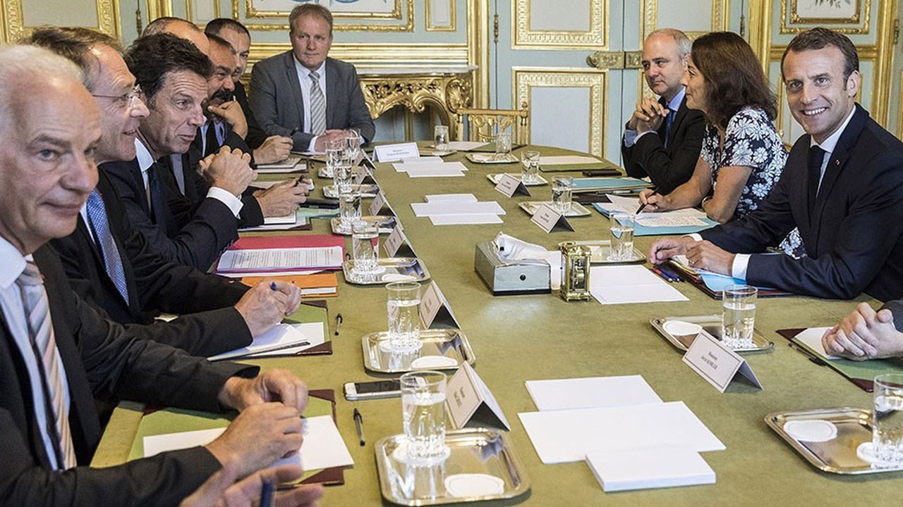 Le 17 juillet 2018, pour la première fois depuis son arrivée à l'Elysée, le président de la République, Emmanuel Macron, recevait les leaders syndicaux et patronaux à l'Elysée. La négociation sur l'assurance-chômage figurait parmi les sujets à l'ordre du jour.