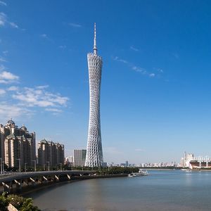 Trois parcours acrobatiques situés entre 180 et 330 mètres du sol et un anneau circulaire de 90 mètres de longueur à plus de 330 mètres du sol vont être réalisés par MND sur la tour de Canton en Chine.