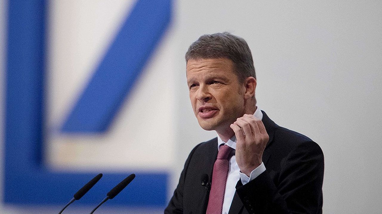 Christian Sewing, le patron de Deutsche Bank, a indiqué à plusieurs reprises son intention d'achever ses travaux de restructuration avant d'envisager une éventuelle fusion.