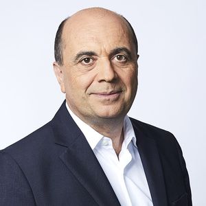 Hervé Béroud, le directeur général de BFM TV, estime que LCI, sa concurrente, se « BFMise ».