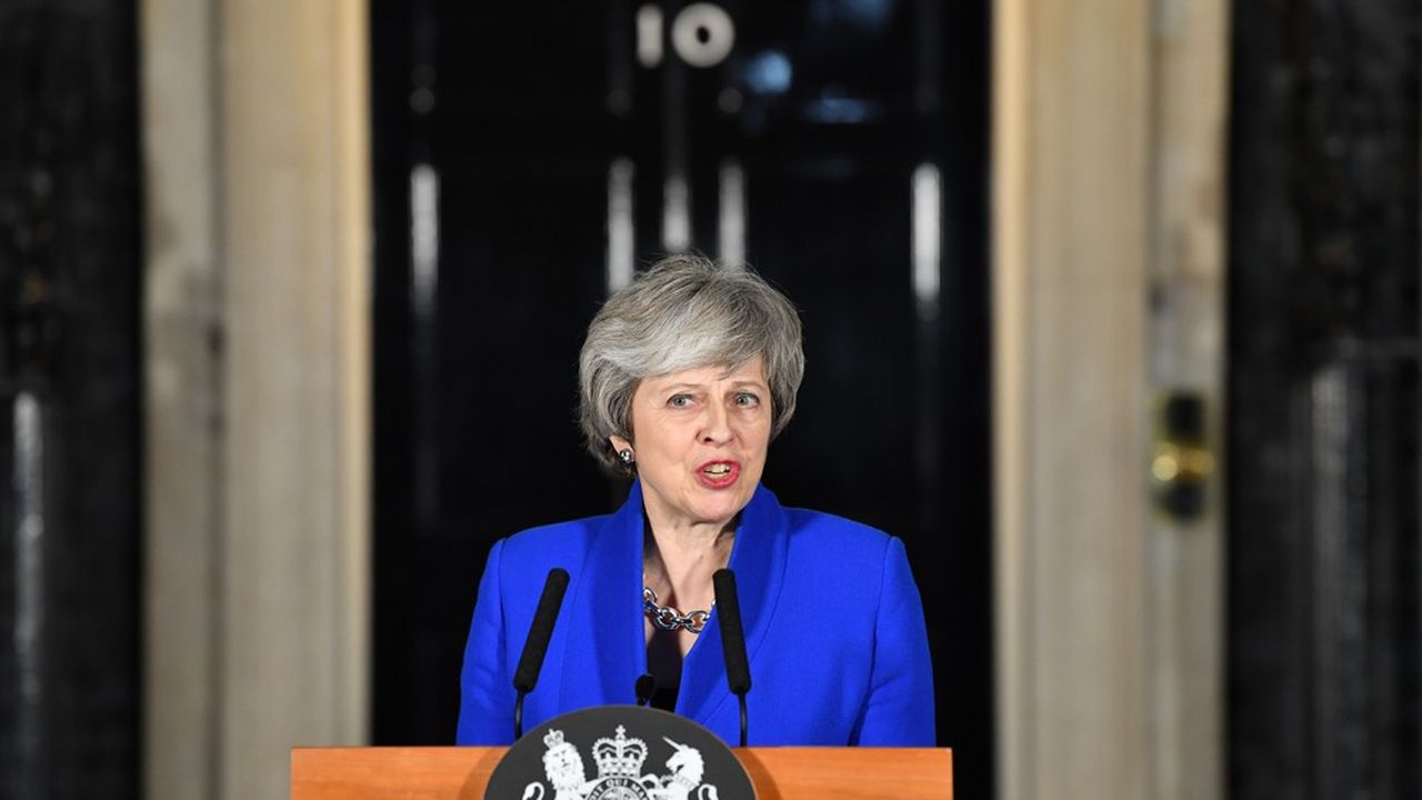 Après avoir survécu à un vote de défiance du Parlement mercredi 16 janvier suite au rejet de son plan de Brexit, la Première ministre britannique, Theresa May, s'adresse à la presse au 10 Downing Street.