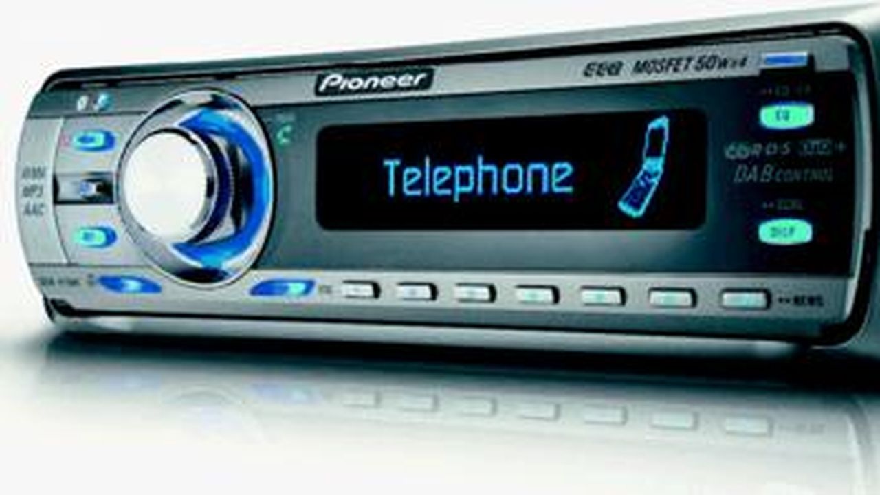 Pioneer relie l'autoradio et le téléphone grâce à Bluetooth