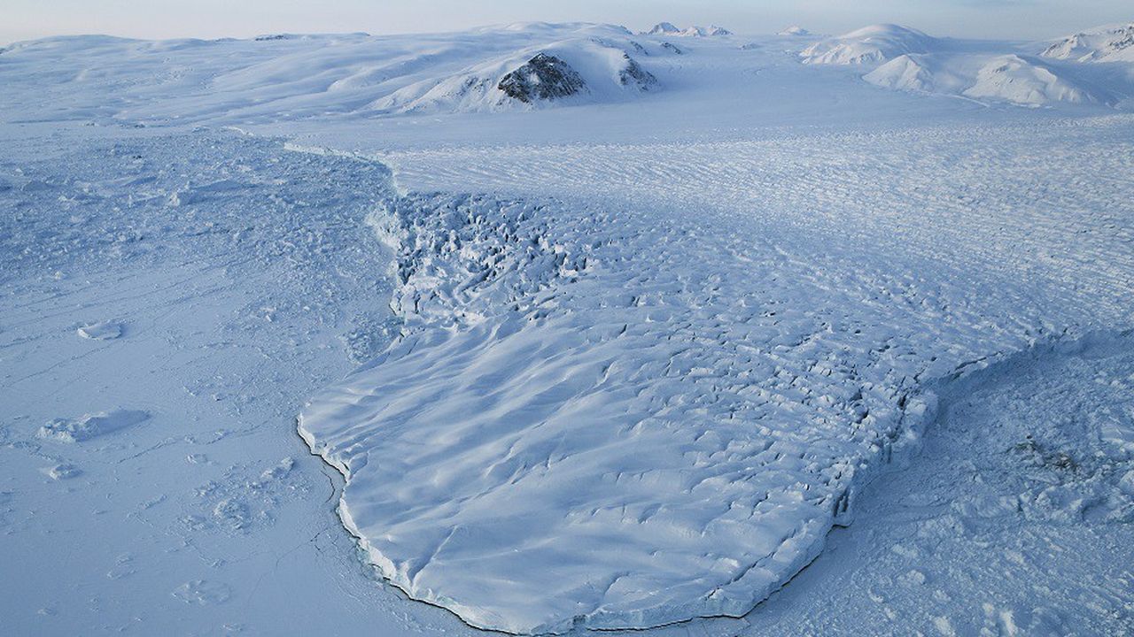 Le pôle Nord magnétique se déplace chaque année du Canada vers la Sibérie.