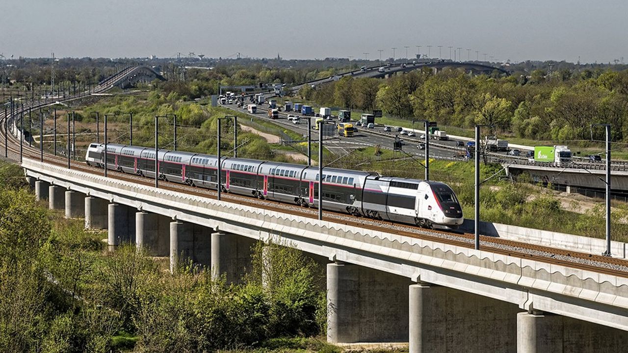 Ardian a coinvesti dans la nouvelle rame de TGV sur la ligne a grande vitesse LGV Tours-Bordeaux.
