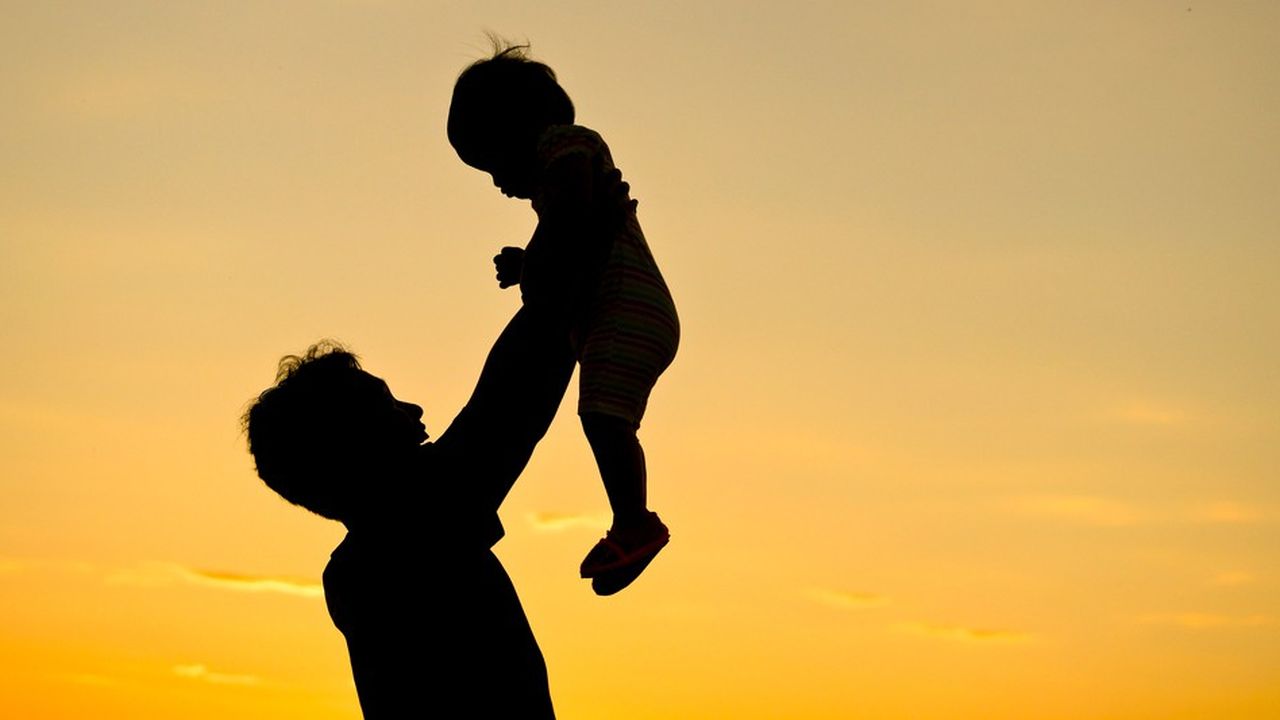 Les institutions européennes ont convenu d'établir une norme minimale dans toute l'UE de 10 jours de congé de paternité