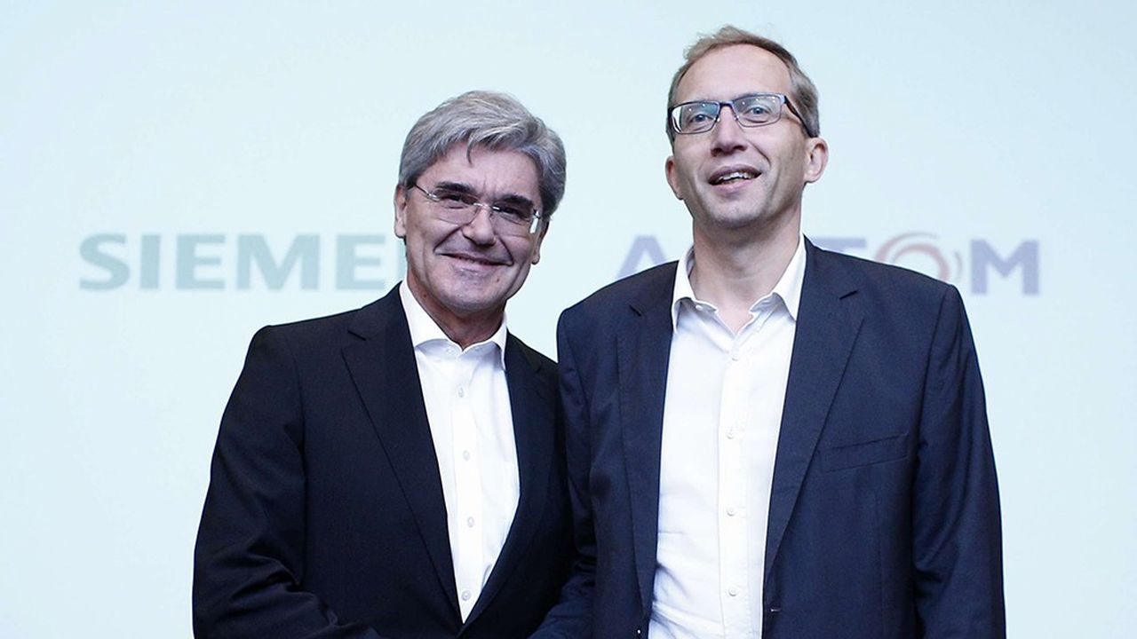 Les patrons d'Alstom et Siemens, Henri Poupart-Lafarge et Joe Kaeser, lors de l'annonce du projet de rapprochement de leurs deux groupes en septembre 2017.