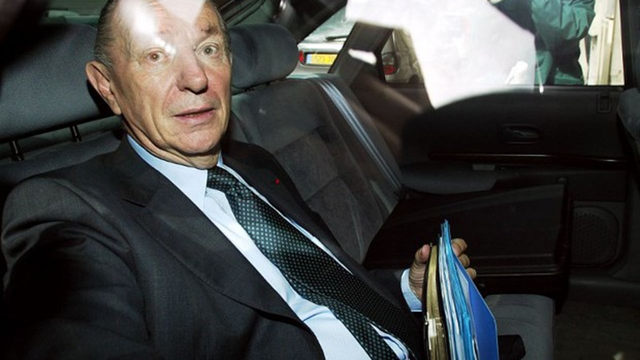 Président d'honneur de la Société Générale, M. Viénot avait été PDG du groupe bancaire de 1986 à 1997. Il demeurait vice-président du conseil de surveillance de Société Générale Maroc