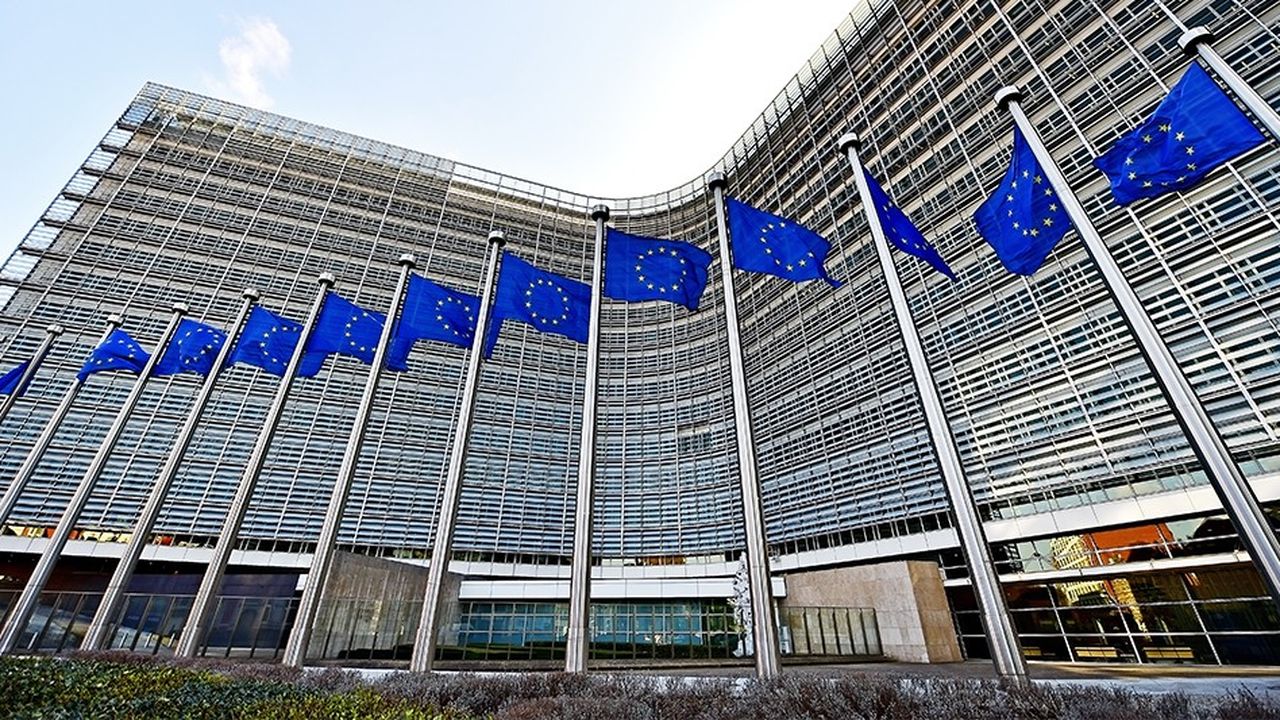 La Commission soupçonne huit banques d'entente sur le marché obligataire des emprunts d'Etats européens.