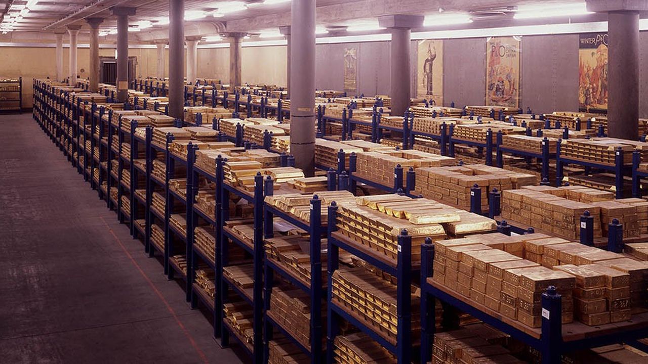 Ensemble, les banques centrales du monde abritent dans leurs coffres-forts près de 34.000 tonnes d'or.