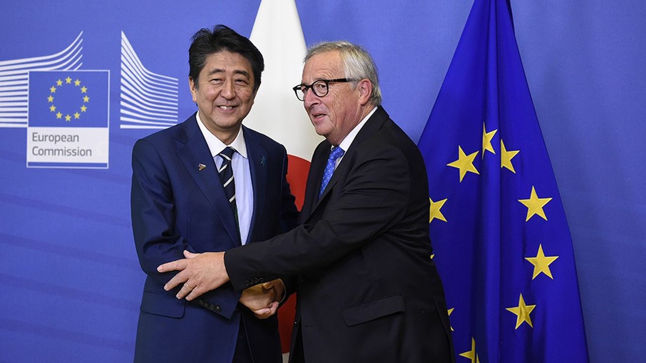 C'est en juillet 2018 que le Premier ministre japonais, Shinzo Abe, et le président de la Commission européenne, Jean-Claude Juncker, ont signé l'accord de libre-échange liant les deux zones.