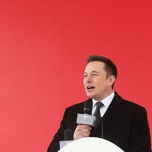 Le PDG de Tesla, Elon Musk, considère les condensateurs comme l'avenir des batteries pour les véhicules électriques