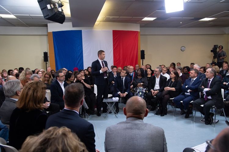 A l'ouverture du grand débat ce lundi soir, le maire ex-LR d'Evry-Courcouronnes, Stéphane Beaudet, a invité Emmanuel Macron à signer un nouveau pacte avec les territoires de banlieue.