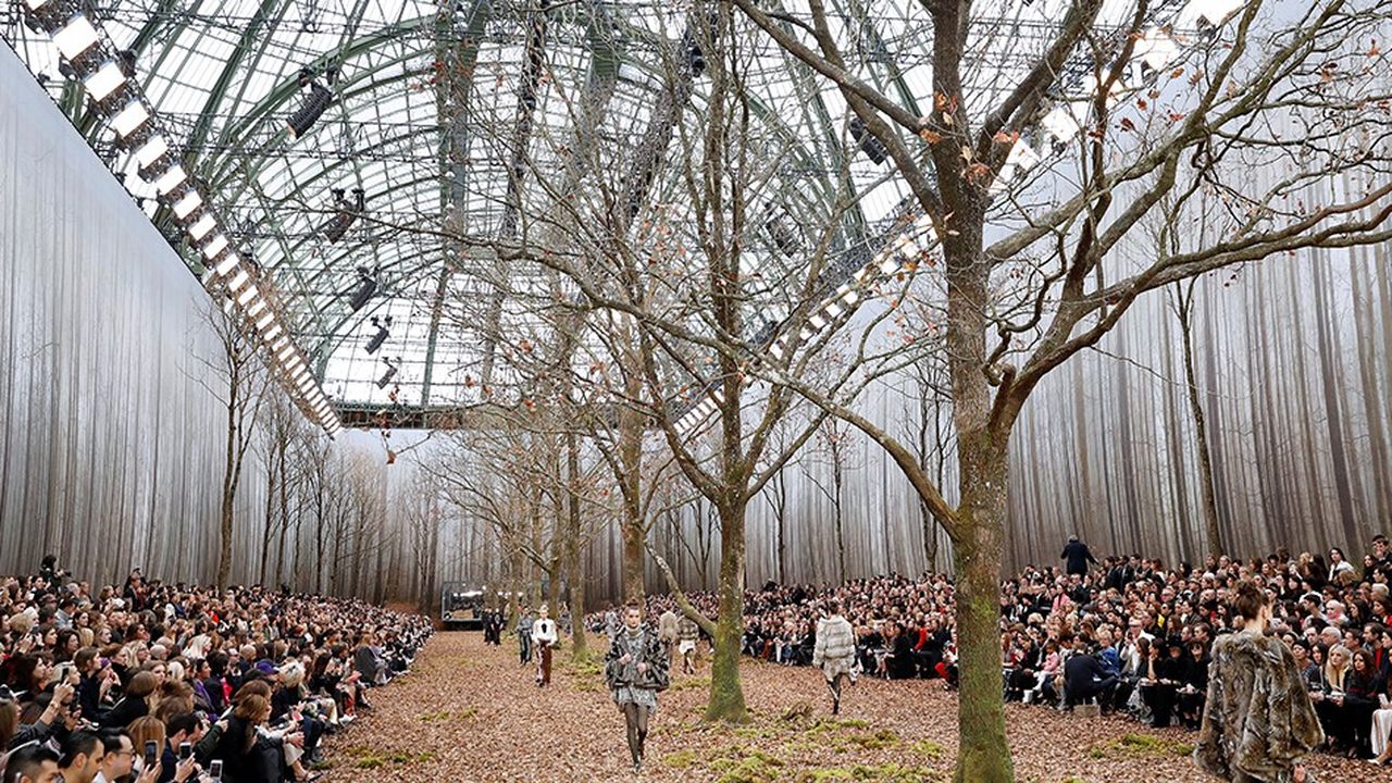 La nef du Grand Palais a accueilli la présentation de la collection hiver 2018/2019 de Chanel le 6 mars 2018.