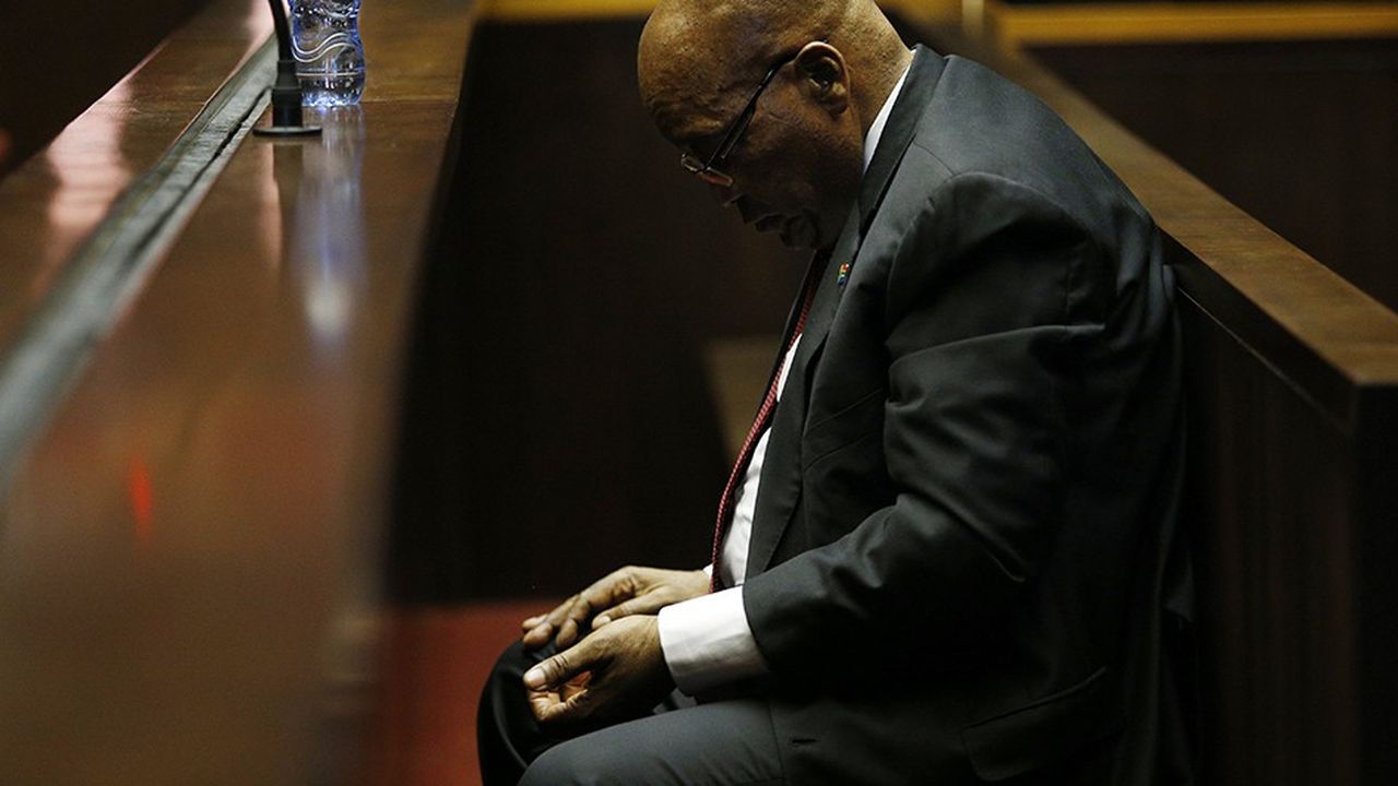 L'ancien président Zuma refuse d'être auditionné par la commission qui enquête sur la corruption.