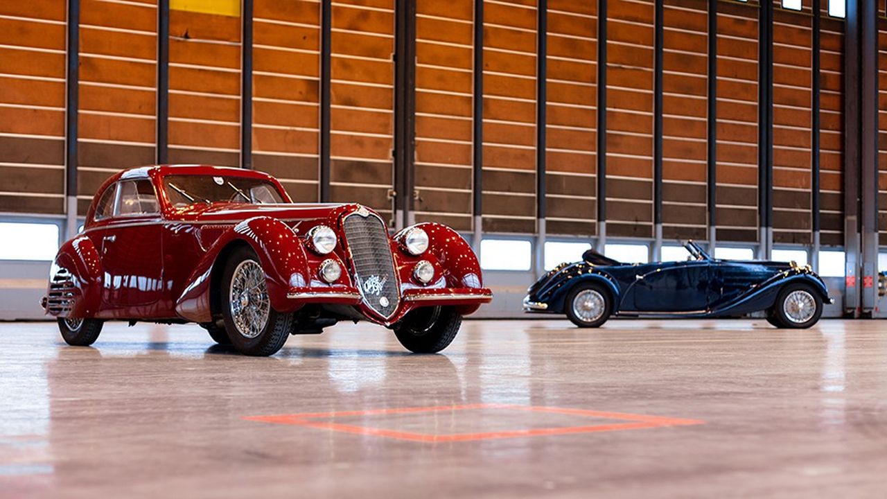 La star de la vente Artcurial cette année est une Alfa Romeo 8C 2900B Touring Berlinetta, produite en 1939 à seulement 5 exemplaires. Elle est estimée de 16 à 22 millions d'euros.