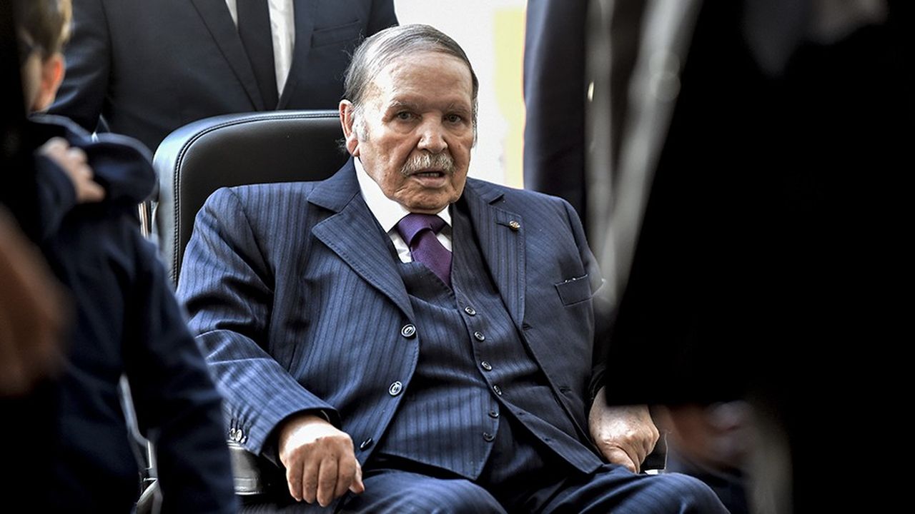Le président Abdelaziz Bouteflika lors d'une de ses rares apparitions publiques, en novembre 2017, pour des élections locales à Alger