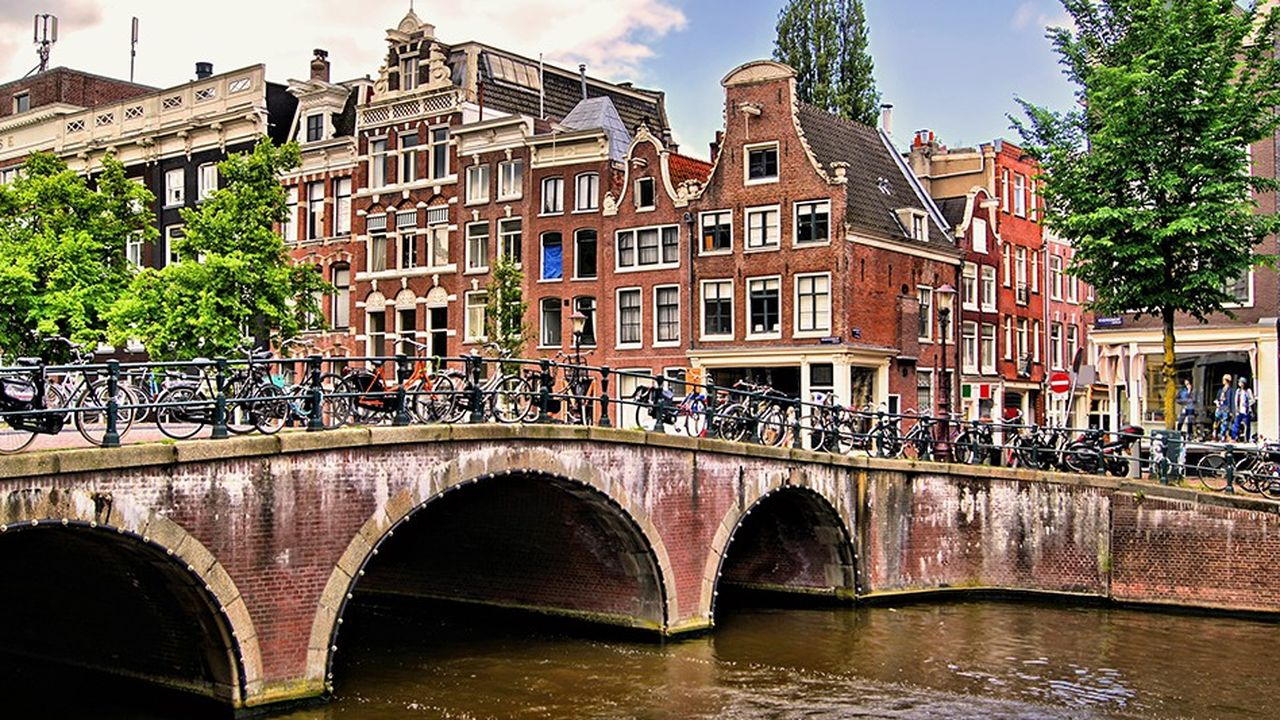 Certains ponts et quais d'Amsterdam datent du XVIIe siècle.