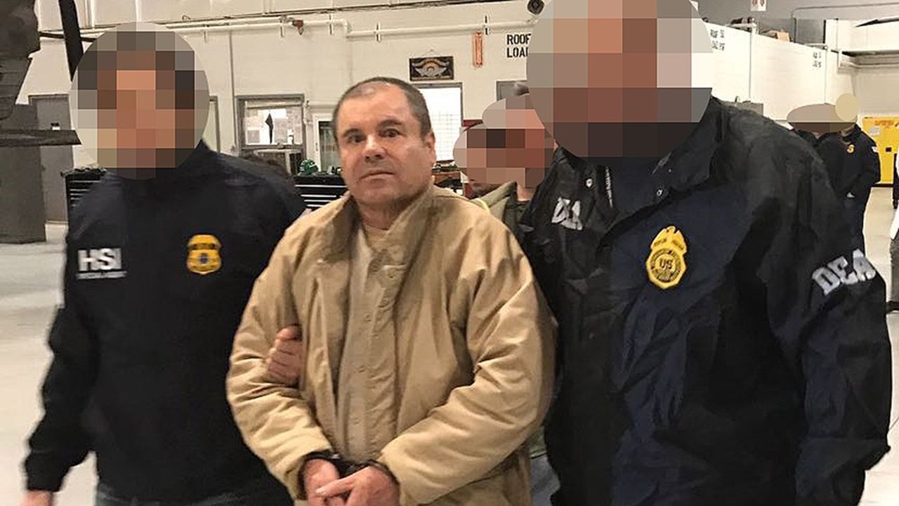 Arrêté en 2016 et extradé en 2017 (photo), Joaquin Guzman Loera, alias El Chapo,  était jugé pour avoir organisé un trafic de drogues vers les Etats-Unis et avoir orchestré des dizaines d'assassinats de membres de cartels ennemis.