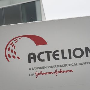 Le portefeuille d'Actelion racheté en 2017 par J & J, était centré sur l'hypertension artérielle pulmonaire, une maladie rare, ce qui n'empêchait pas les ventes de son produit phare, le Tracleer, de dépasser le milliard de dollars.