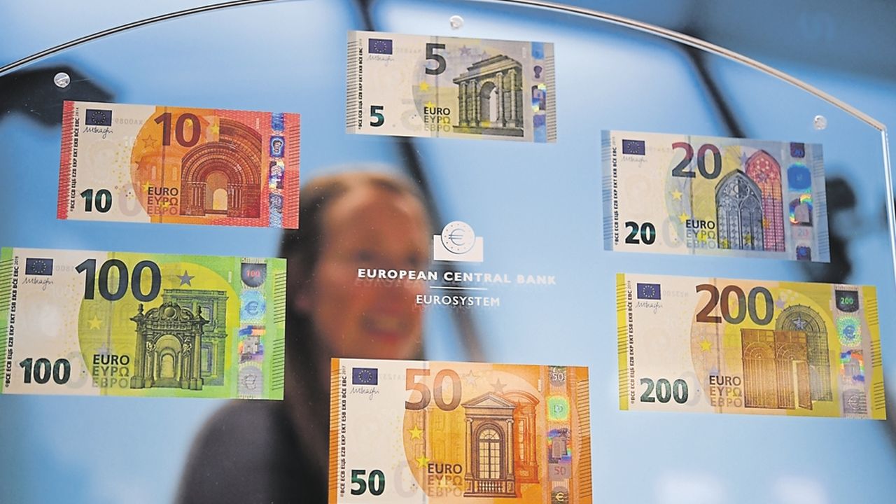 La BCE présente ses nouveaux billets de 100 euros et 200 euros