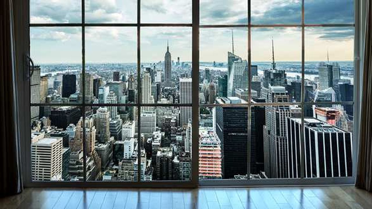 Out of view. Панорамные окна. Окно с видом на город. Нью Йорк из окна небоскреба. Нью Йорк вид из окна.