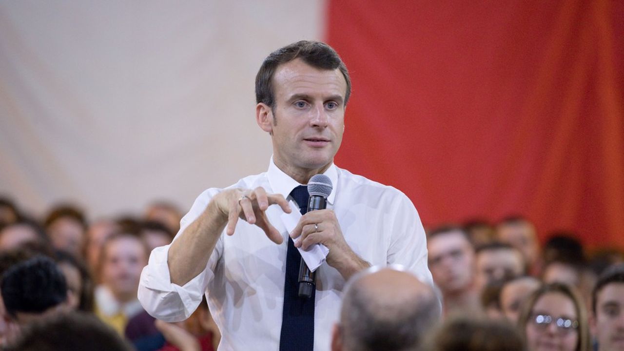 Emmanuel Macron, lors de son débat en Saône-et-Loire.