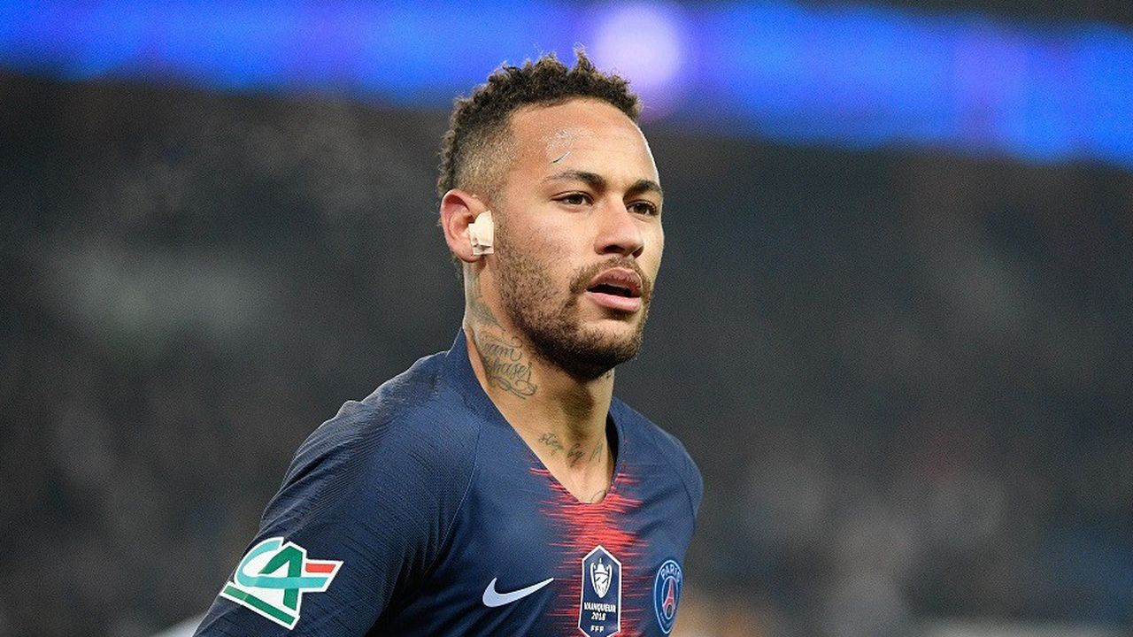 Neymar, attaquant au Paris Saint-Germain et capitaine de l'équipe du Brésil, a une fortune estimée de 90 millions de dollars.