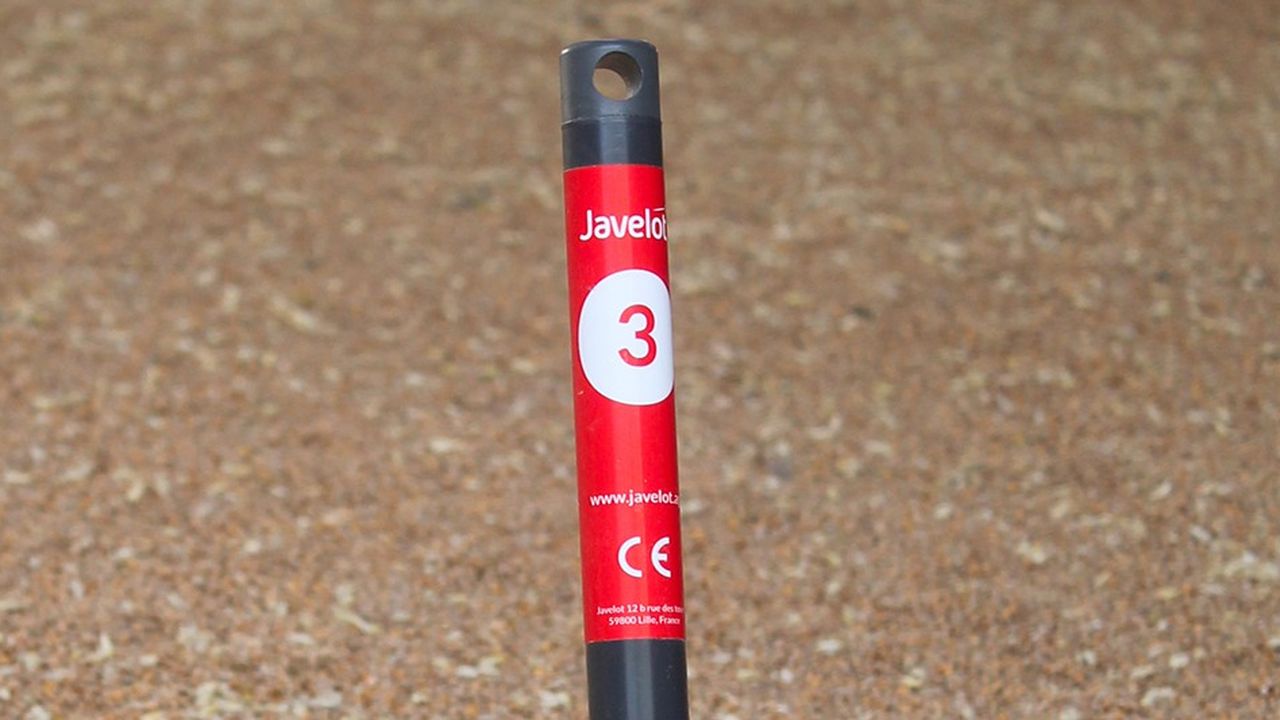 Javelot est un tube de 2 mètres de long, biseauté à sa base et autonome grâce à sa batterie, qui intègre un capteur de température et une carte intelligente transmettant les informations à distance, via le réseau à bas débit de Sigfox.