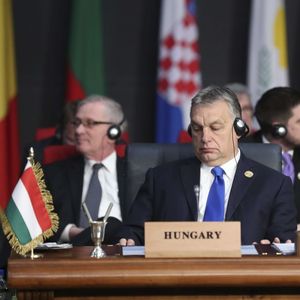 Le président hongrois Viktor Orban a mis le feu aux poudres il y a deux semaines avec une campagne de propagande affirmant que Bruxelles favorisait l'immigration