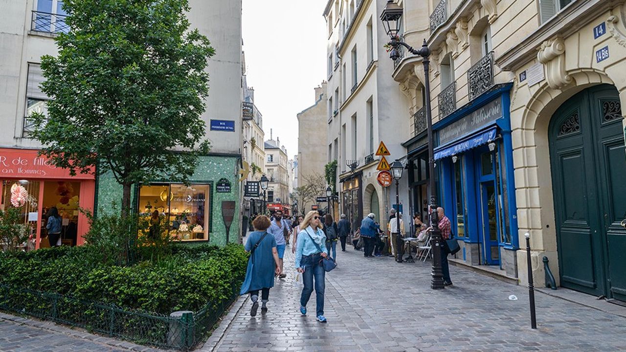 Pour vérifier leur conformité, la ville de Paris épluche les annonces de la plateforme de location dans les quartiers les plus demandés de la capitale, comme ici dans le Marais (IVe arrondissement)