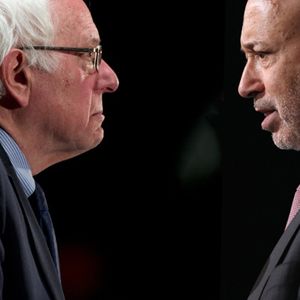 Bernie Sanders et Lloyd Blankfein de Goldman Sachs s'opposent sur les rachats d'actions.