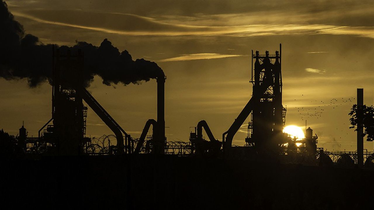 Au prix de la tonne de CO2, British Steel devrait débourser 95 millions de livres pour couvrir les 6 millions de tonnes de carbone qu'il a émises l'an dernier.