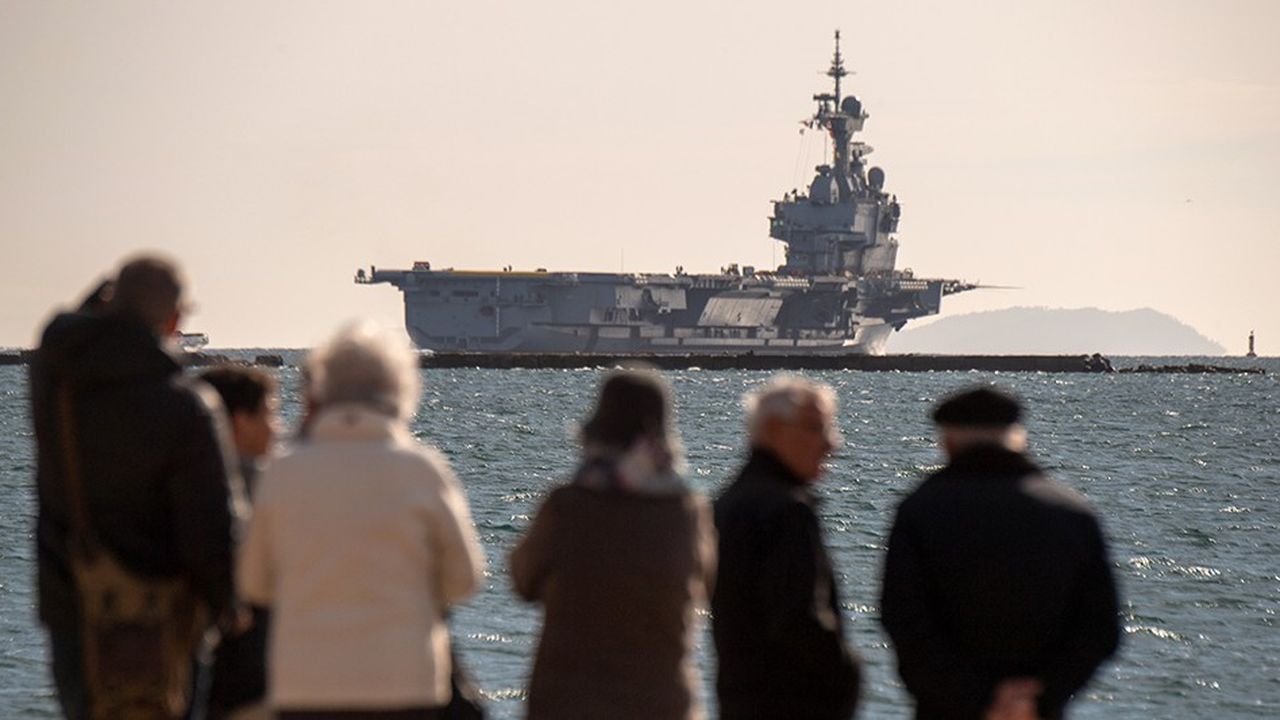 Après une rénovation complète d'un coût d'1,3 milliard d'euros, l'unique porte-avions français reprend la mer.