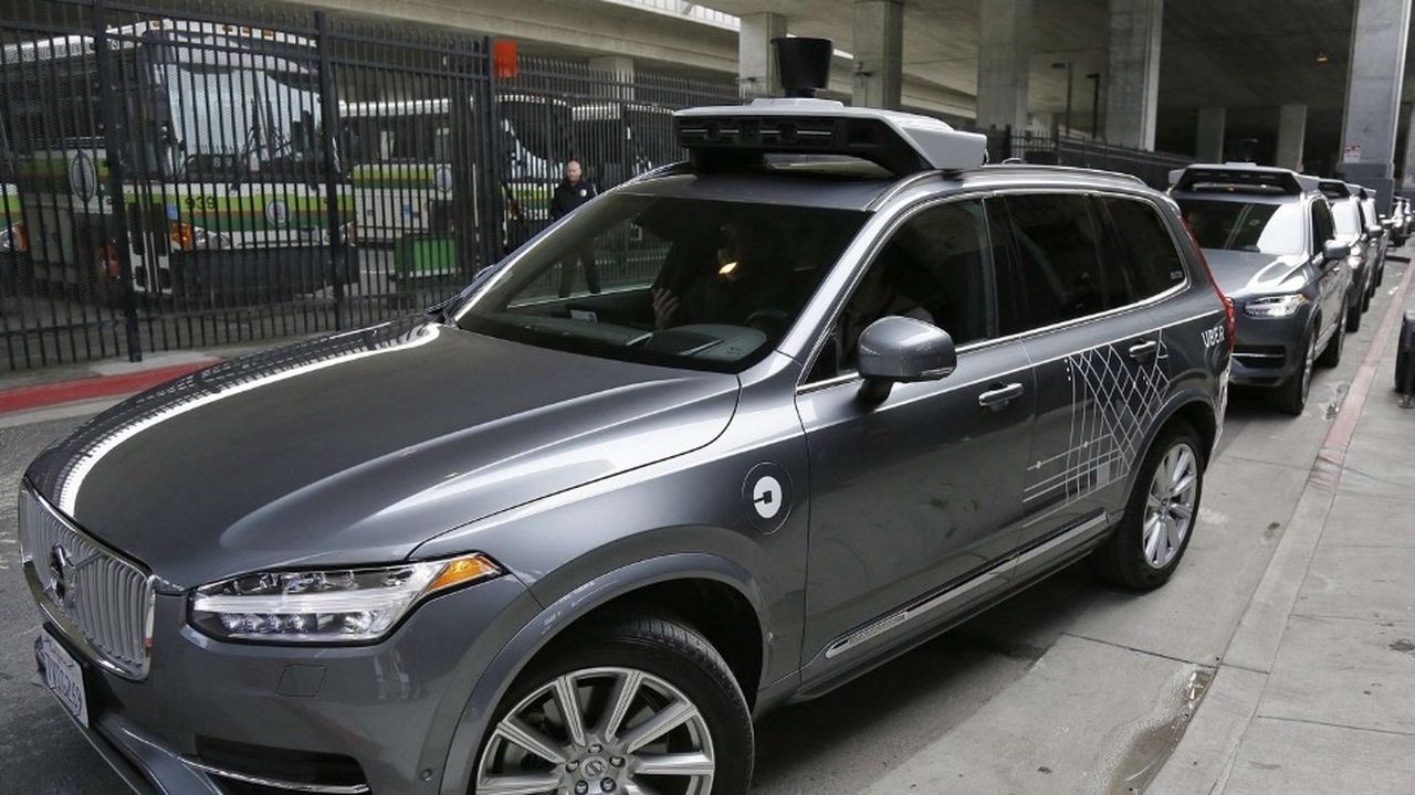Suite à l'accident mortel en mars 2018, Uber a suspendu ses tests de véhicules autonomes dans plusieurs villes américaines et a licencié plusieurs centaines de salariés