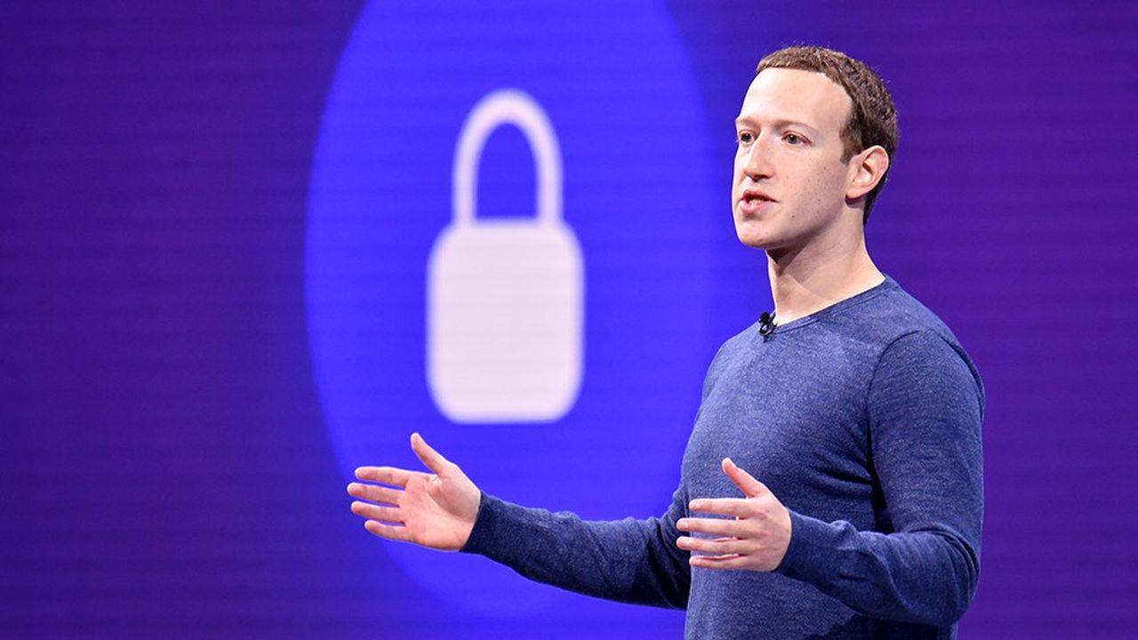 Le patron de Facebook, Mark Zuckerberg, tente de défendre le modèle de son groupe.