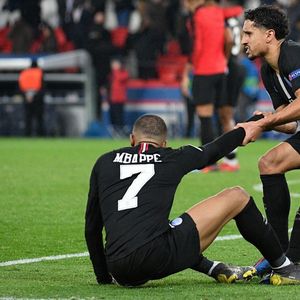 Kylian Mbappe and Marquinhos après l'élimination du PSG en huitième de finale de la Ligue des champions par Manchester United.