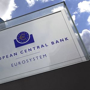 La Banque Centrale Européenne  va fournir des euros à la Banque d'Angleterre  et recevoir des livres sterling en échange 
