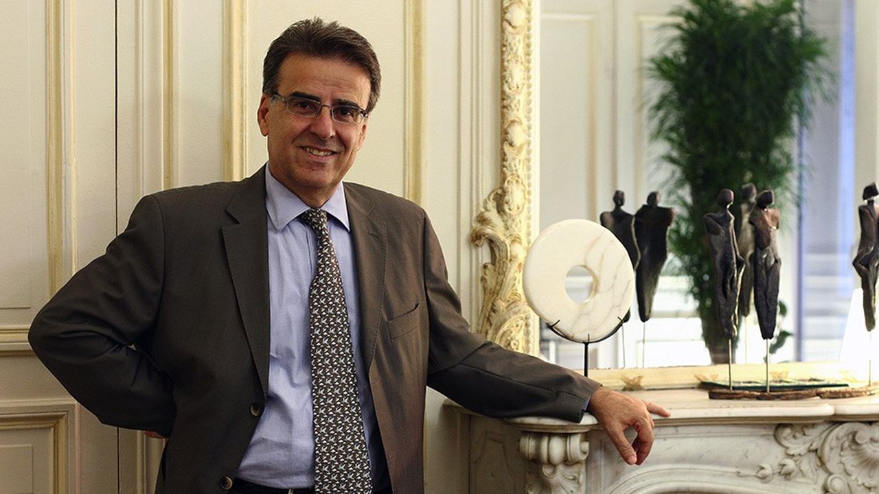 Antoine Basbous est le fondateur de l'observatoire des pays arabes, auteur du livre « Le tsunami arabe » (paru en 2011).