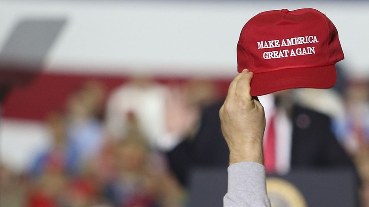 Ces derniers mois, plusieurs personnes coiffées de la fameuse casquette au slogan trumpien « Make America Great Again » ont été victimes d'agressions