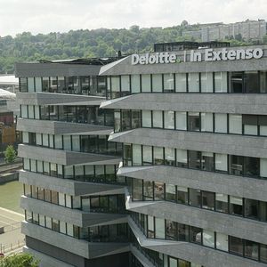 Deloitte détient les deux tiers du capital de la holding d'In Extenso et 51 % de ses entités régionales
